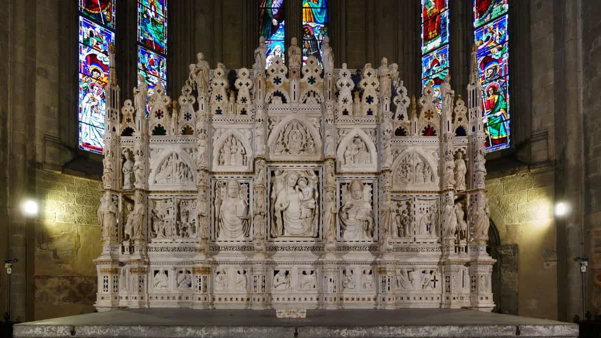 Unter den Kunstwerken im Inneren des Doms befindet sich die Arca di San Donato