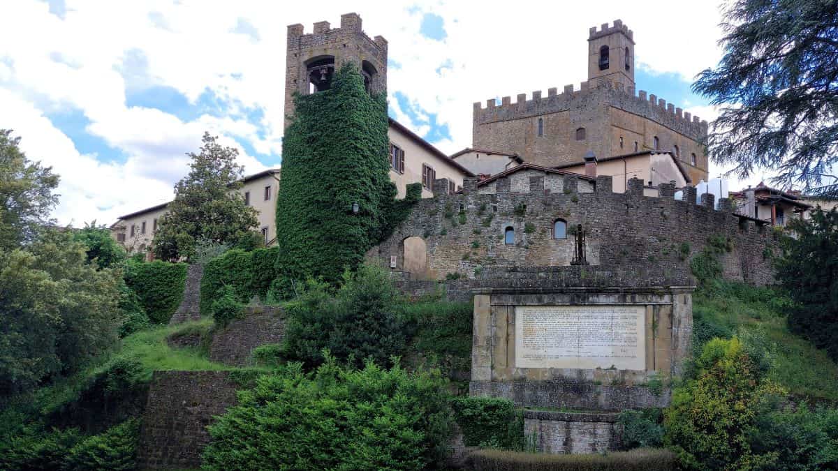 Ein Blick auf Poppi in der Provinz Arezzo